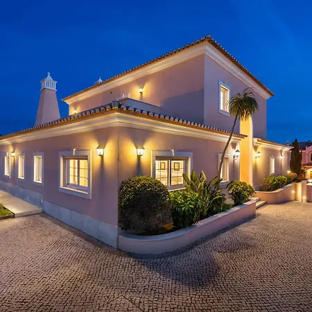 Extraordinary On An Elevated Position In Quinta Do Villa *