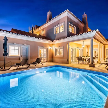 Extraordinary On An Elevated Position In Quinta Do Willa *