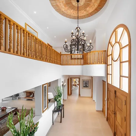 Extraordinary On An Elevated Position In Quinta Do *