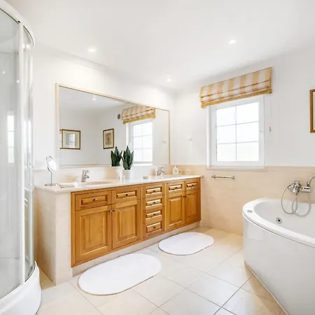 Villa Extraordinary On An Elevated Position In Quinta Do Quinta do Lago