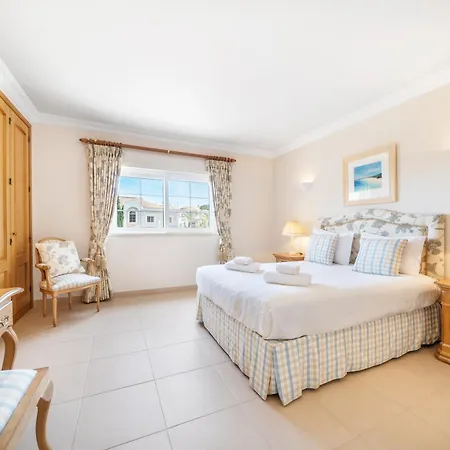 Villa Extraordinary On An Elevated Position In Quinta Do *