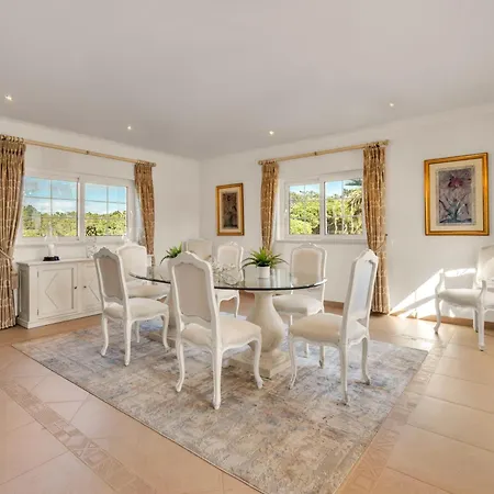 Extraordinary On An Elevated Position In Quinta Do