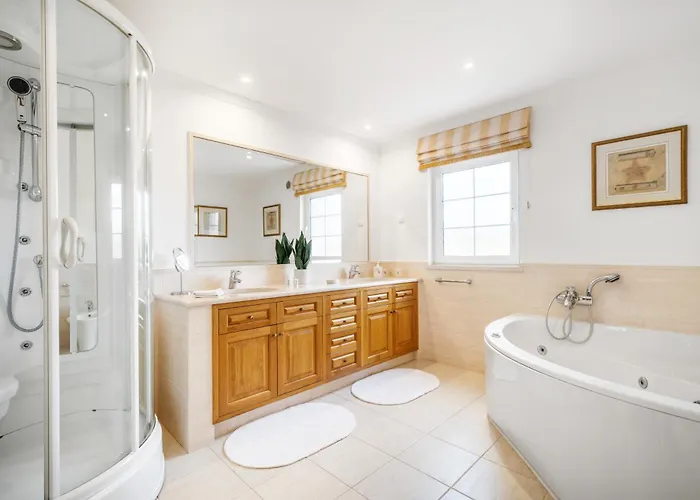 Villa Extraordinary On An Elevated Position In Quinta Do Quinta do Lago