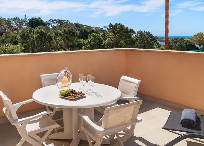Villa Extraordinary On An Elevated Position In Quinta Do