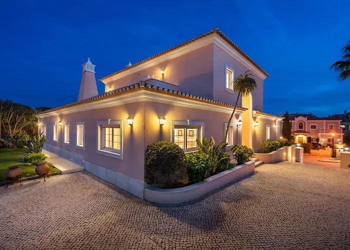 Extraordinary On An Elevated Position In Quinta Do Villa *